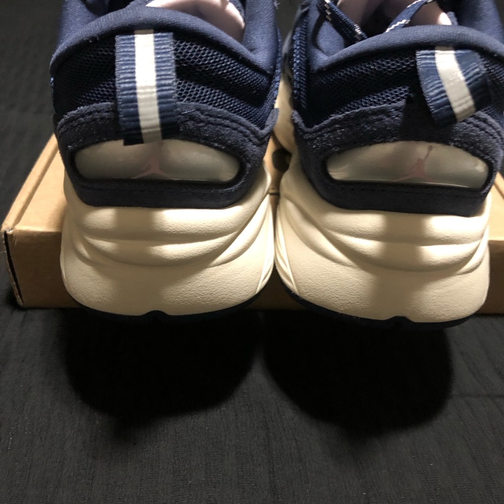 Nike Jordan Trunner O/S Midnight Navy Youth Size 4.5 - II6531-400 NWOT no box - Picture 3 of 5